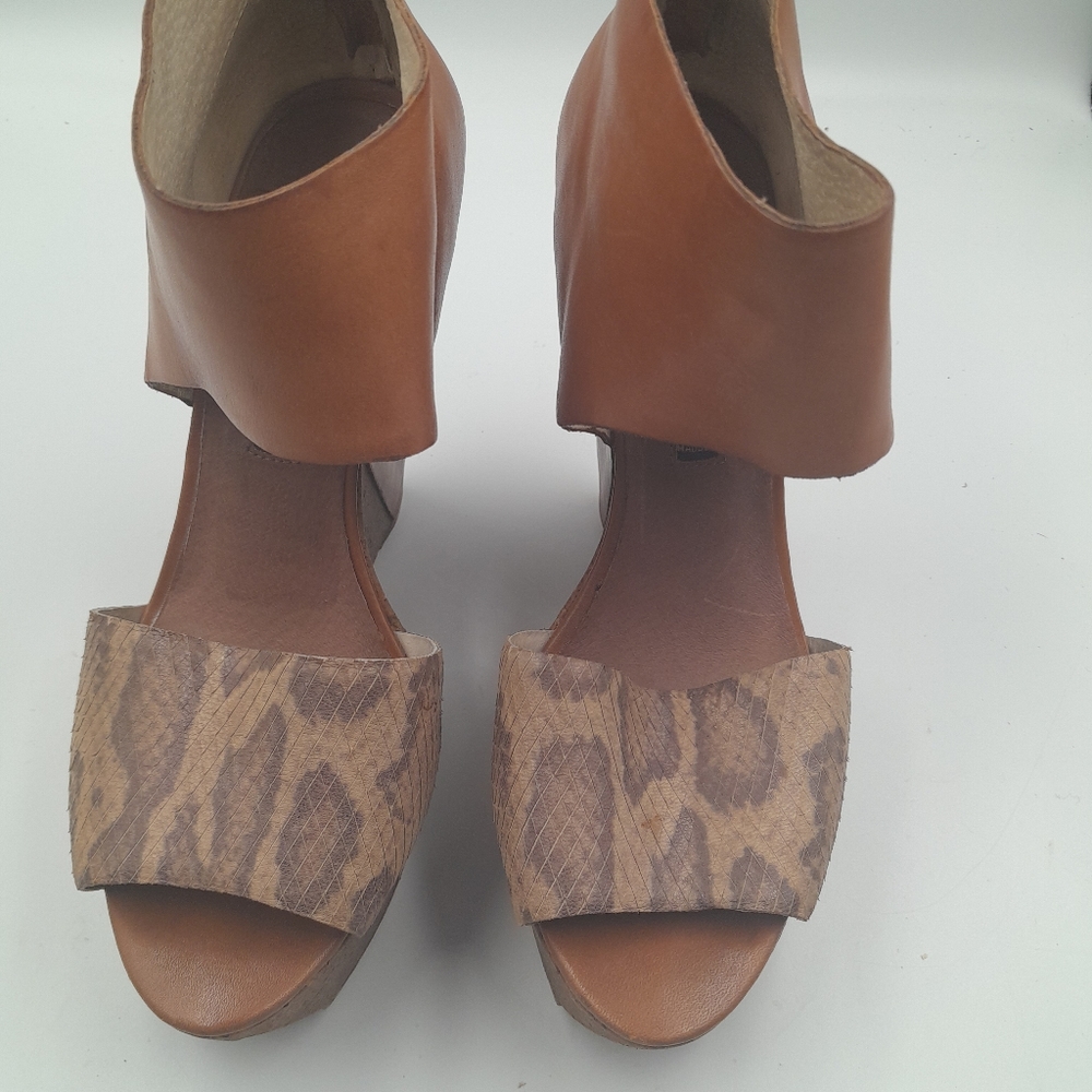 Steve Madden platform open toe shoe's light brown leather and snake Skin 8 1/2